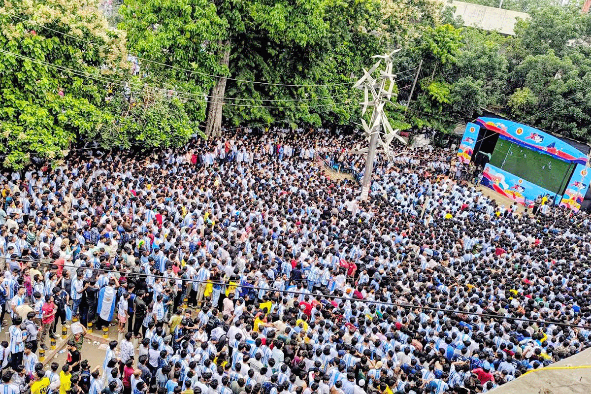 ঢাবিতে আর্জেন্টিনা ভক্তদের উল্লাস, মেসির হ্যাটট্রিকে আলজেরিয়াকে উড়িয়ে বিশ্বকাপ শুরু