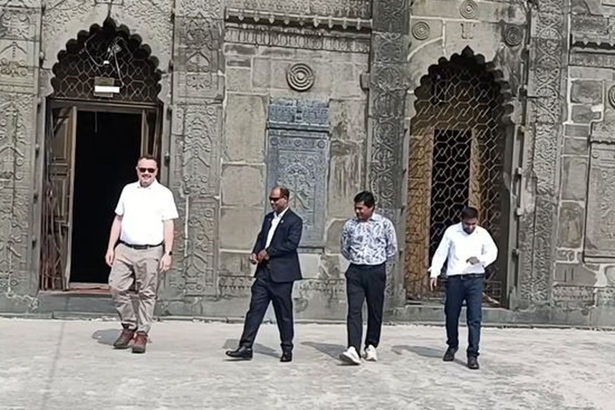 মার্কিন রাষ্ট্রদূতের সোনামসজিদ স্থলবন্দর ও ঐতিহাসিক স্থাপনা পরিদর্শন