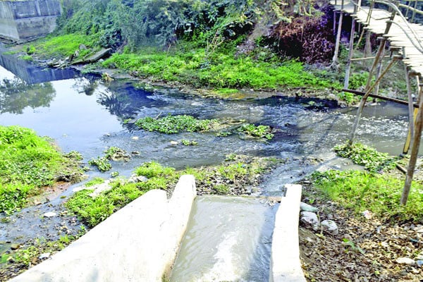 কেউ খোঁজ রাখে না নগরীর পাঁচ নদীর