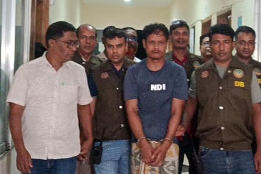দোকান কর্মচারীকে হাতুড়ি দিয়ে পিটিয়ে মারলেন মালিকের ছেলে