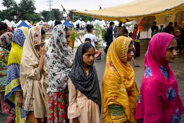 দুই তরুণ আইনজীবীর আইনি লড়াইয়ে পাকিস্তানে ‘পিরিয়ড ট্যাক্স’ প্রত্যাহার
