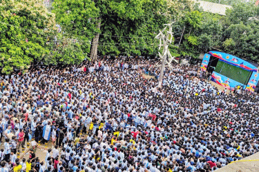 ঢাবিতে আর্জেন্টিনা ভক্তদের উল্লাস, মেসির হ্যাটট্রিকে আলজেরিয়াকে উড়িয়ে বিশ্বকাপ শুরু