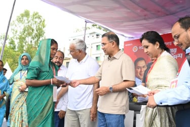 তৃতীয় ধাপে ফ্যামিলি কার্ড বিতরণ কার্যক্রমের উদ্বোধন করলেন প্রধানমন্ত্রী