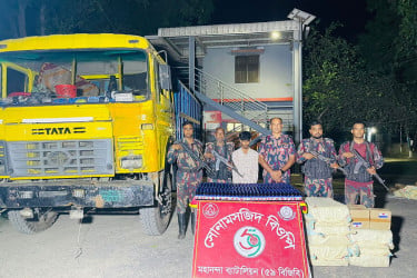 সোনামসজিদ সীমান্তে ভারতীয় নেশাজাতীয় সিরাপ উদ্ধার, আটক ২