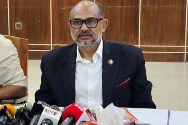 দেশের অর্থনৈতিক পুনরুদ্ধারে তিন ধাপের পরিকল্পনা নেয়া হয়েছে: প্রধানমন্ত্রীর অর্থ উপদেষ্টা