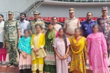 কারাভোগ শেষে ৩ বছর পর ভারত থেকে দেশে ফিরলেন ৬ নারী