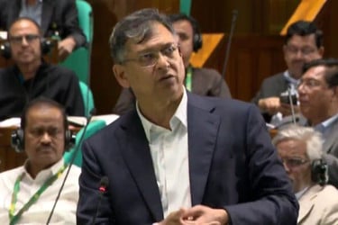 সীমান্তে কাঁটাতারের বেড়া নির্মাণের উদ্যোগ নেওয়া হয়েছে: স্বরাষ্ট্রমন্ত্রী