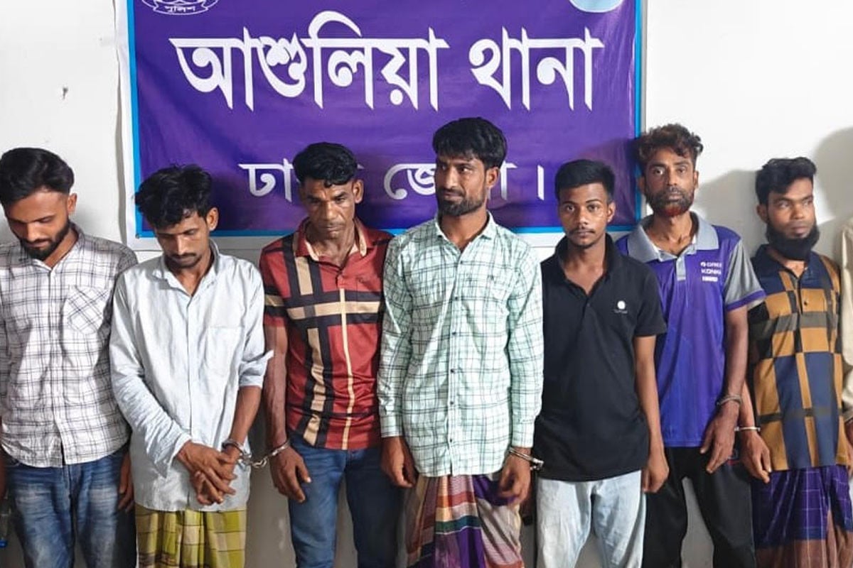 আশুলিয়ায় পুলিশের অভিযানে ১০ মাদক কারবারি গ্রেফতার