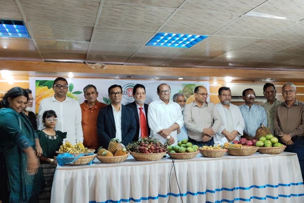 ক্র্যাবের ফল উৎসবে দেশীয় ফলের সমাহার