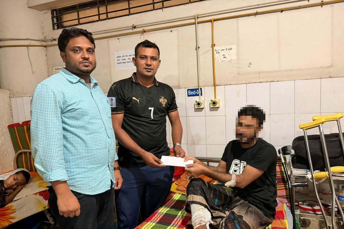 দুর্ঘটনায় আহত প্রবাসীর চিকিৎসায় সহায়তার হাত বাড়ালেন ছাত্রদল নেতা