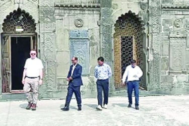 সোনামসজিদ পরিদর্শনে মার্কিন রাষ্ট্রদূত