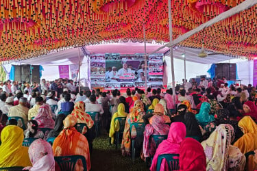 শ্রীপুরে ৬৮০ পরিবারের মাঝে ফ্যামিলি কার্ড বিতরণ