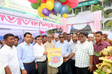 বগুড়ায় তিন দিনব্যাপী ফল মেলার উদ্বোধন