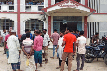 নওগাঁয় সহকারী শিক্ষকের বিরুদ্ধে নারী শিক্ষককে হেনস্তার অভিযোগ