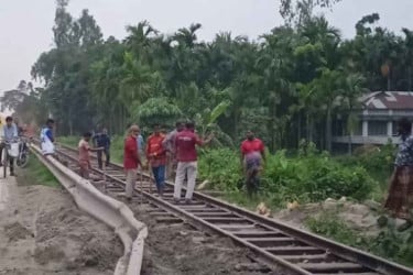 দীর্ঘ ১২ ঘণ্টা পর কুড়িগ্রামের সঙ্গে রেল যোগাযোগ স্বাভাবিক