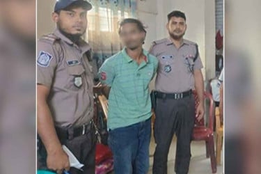 পালানোর সময় ফোন ছিনতাইকারীকে ধাওয়া করে ধরলেন ট্রাফিক সার্জেন্ট