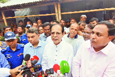 প্রধানমন্ত্রীর নির্দেশে শিশু নন্দিনীর পরিবারের পাশে ত্রাণমন্ত্রীসহ ২ এমপি