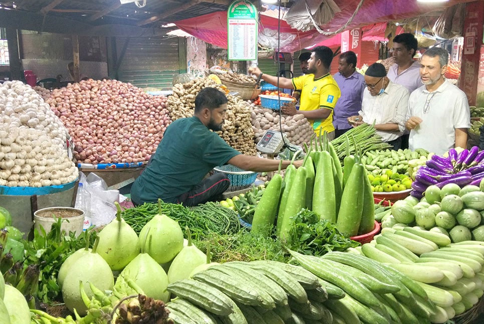 সবজির দাম কমায় স্বস্তি ক্রেতাদের