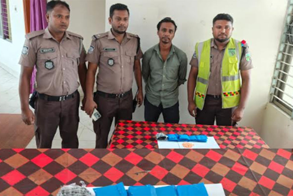 নারায়ণগঞ্জে ইয়াবাসহ বাসচালক আটক
