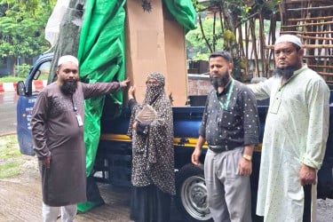 রাজবাড়ীতে সফল দুই উদ্যোক্তার মাঝে ফ্রিজ ও ইলেকট্রিক চুলা বিতরণ