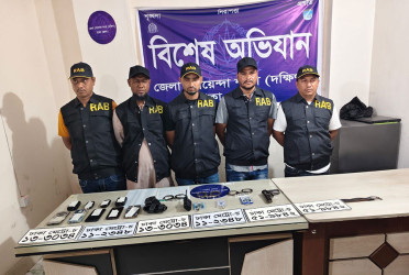 স্বর্ণ ব্যবসায়ীকে অপহরণ করে লুট, ৫ ভুয়া র‍্যাব সদস্য গ্রেফতার