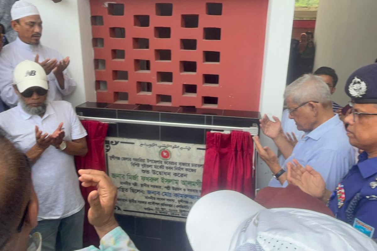 মুন্সীগঞ্জে গ্রামীণ বাজারে আধুনিক মার্কেট ভবনের উদ্বোধন করলেন মির্জা ফখরুল