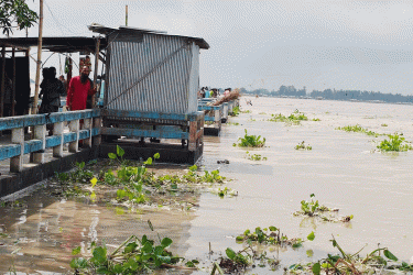 হু হু করে বাড়ছে তিস্তার পানি, বন্যার শঙ্কা