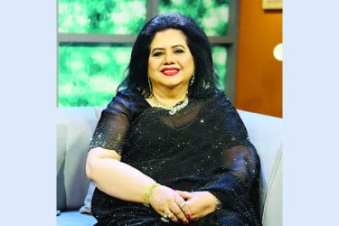 অস্ট্রেলিয়া মাতাবেন রুনা লায়লা