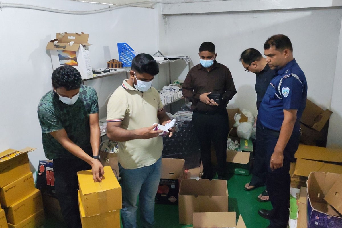 পাঁচ ওষুধের লাইসেন্সে ২২টি উৎপাদন, কুমিল্লায় ওষুধ কারখানায় অভিযান