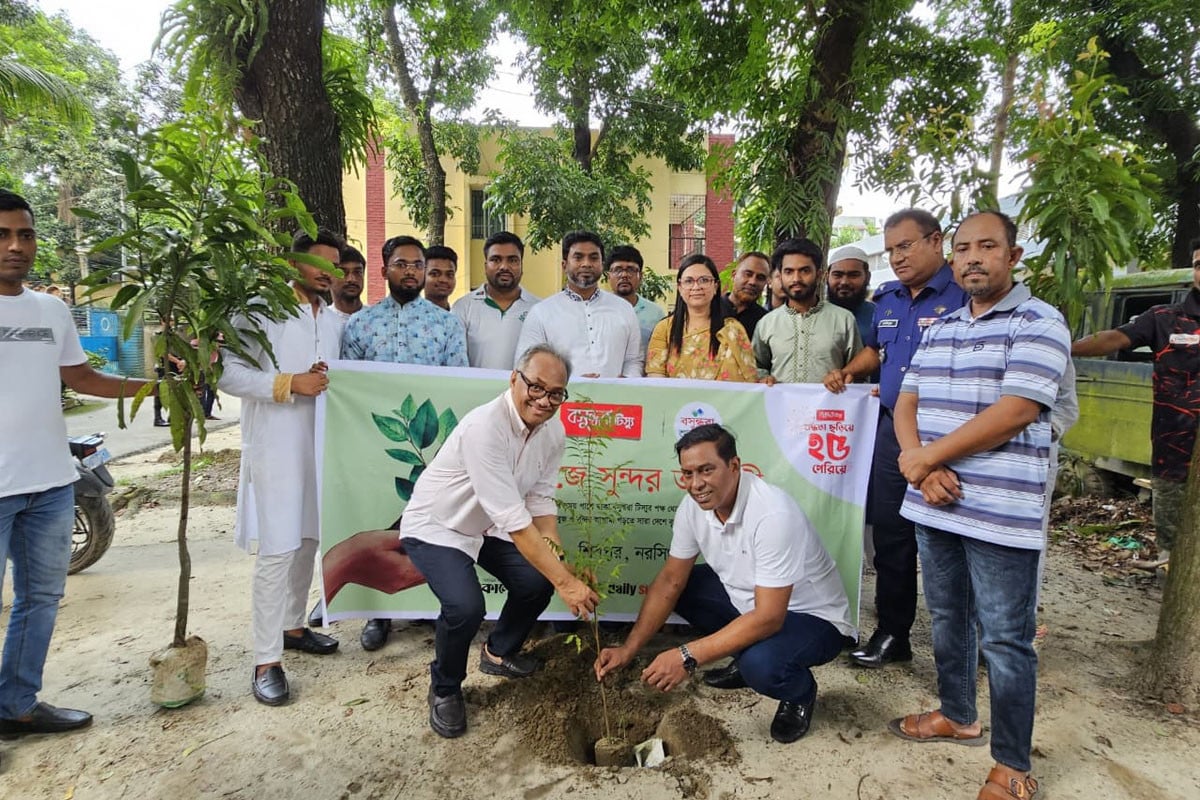 বসুন্ধরা টিস্যু ও শুভসংঘের উদ্যোগে শিবপুরে বৃক্ষরোপণ কর্মসূচি