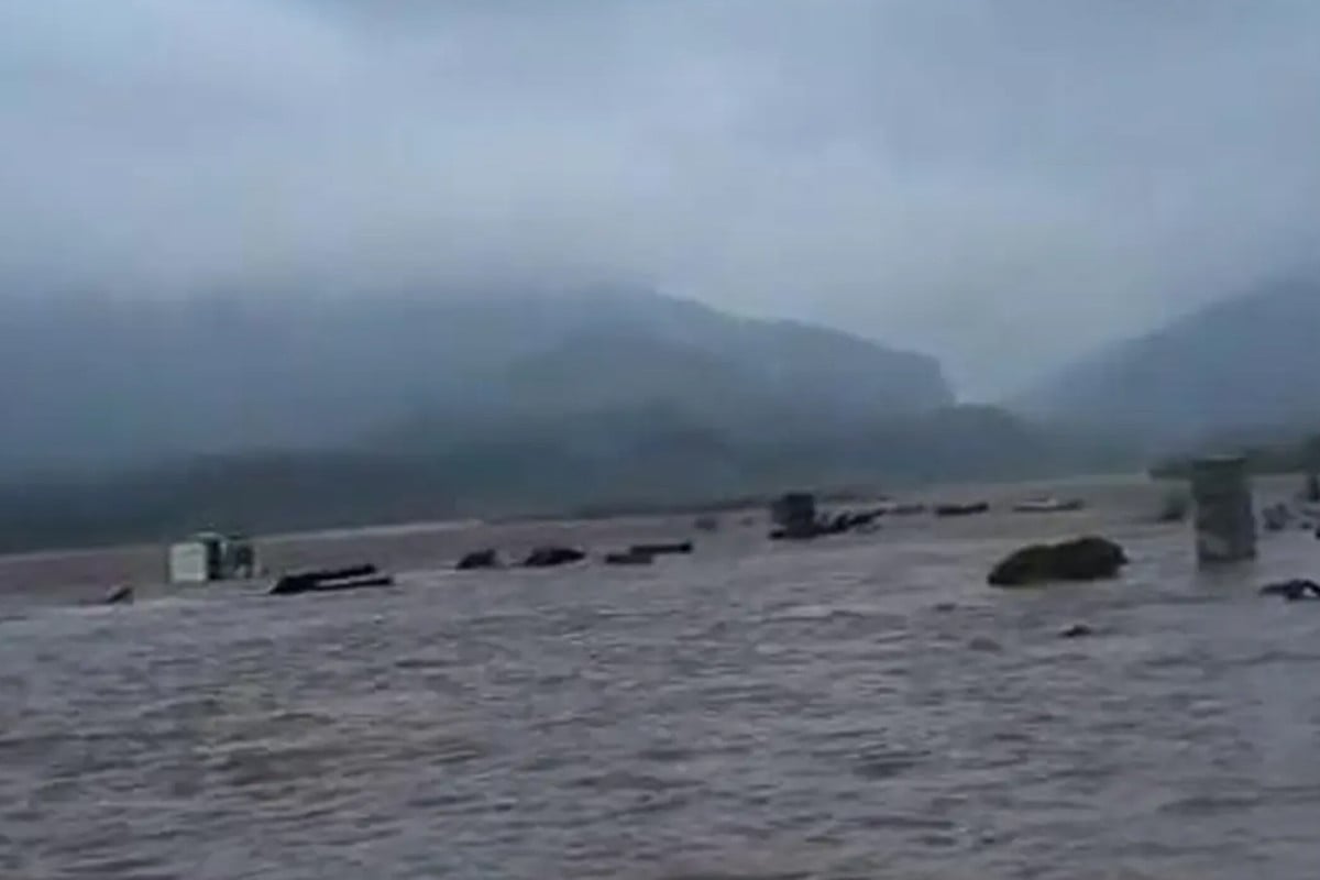 উজানের ঢলে তলিয়ে গেছে সাদা পাথর, পর্যটনকেন্দ্র বন্ধ ঘোষণা