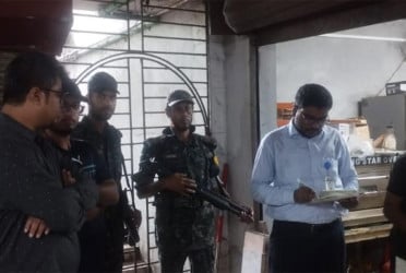 মুন্সীগঞ্জে অস্বাস্থ্যকর পরিবেশে খাবার তৈরি, জরিমানা