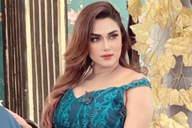 ক্ষুব্ধ চিত্রনায়িকা ববি