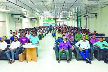 ঢাকা ইন্টারন্যাশনাল ইউনিভার্সিটিতে নবীনবরণ
