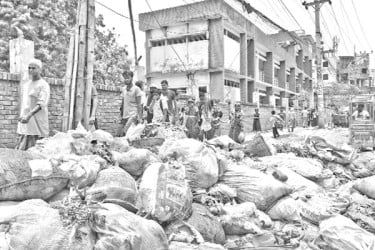 স্কুল ঘেঁষে ভাগাড় স্বাস্থ্যঝুঁকিতে শিক্ষার্থীরা
