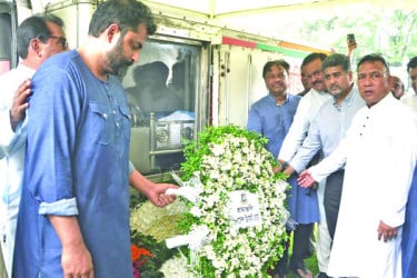 বনানীতে চিরনিদ্রায় কিংবদন্তি আবদুস সাদেক