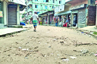 ভুল রাস্তায় নির্মাণ, পরে ইট তুলে নেওয়া