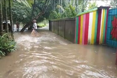 ভারী বৃষ্টি ও পাহাড়ি ঢলে সুনামগঞ্জের অর্ধশতাধিক গ্রাম প্লাবিত