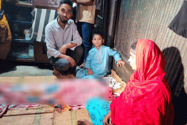 মায়ের হাত থেকে ছিটকে ড্রেনে পড়ে শিশুর মৃত্যু