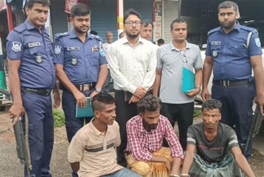 মাদকাসক্ত ছেলেকে পুলিশে দিলেন বাবা