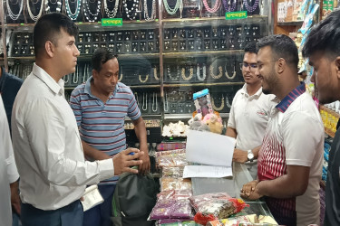 কুয়াকাটায় বিদেশি মোড়কে মানহীন পণ্য বিক্রি, দুই ব্যবসায়ীকে জরিমানা