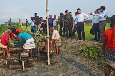আড়াইহাজারে কৃষিজমি থেকে অবৈধ বালু উত্তোলন, জরিমানা ৫০ হাজার টাকা