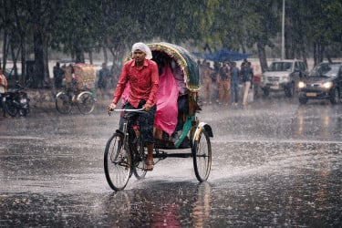 ঢাকায় বজ্রসহ বৃষ্টির সম্ভাবনা, বাড়তে পারে গরমের অনুভূতিও