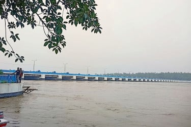 টানা বৃষ্টি ও উজানের ঢলে তিস্তার পানি বিপৎসীমা ছুঁই ছুঁই, নিম্নাঞ্চল প্লাবিত