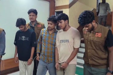 ইনস্টাগ্রামে পরিচয়ের সূত্র ধরে কিশোরীকে ব্ল্যাকমেইল, গ্রেফতার ৩