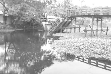 ব্রিজ ভেঙে বালুভর্তি ট্রাক খালে