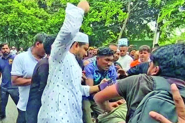 সাংবাদিককে মারধরে জামায়াত নেতা-কর্মীরা
