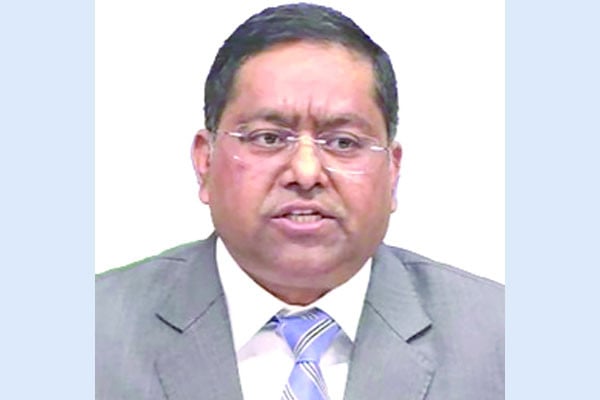 নিজের ইচ্ছায় ঢাকা ফেরেন উপদেষ্টা