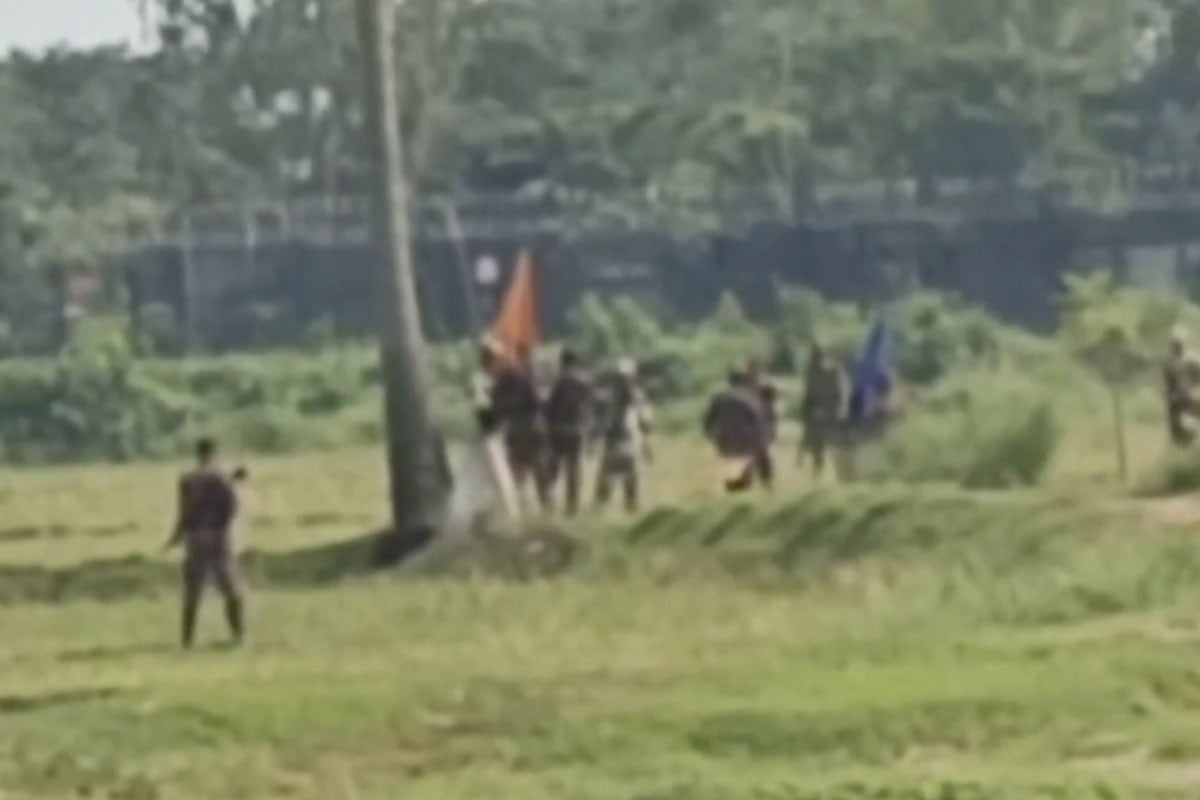 সাপাহার সীমান্তে ৯ জনকে পুশইনের চেষ্টা, বিজিবির বাধায় শূন্যরেখায় অবস্থান