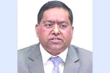 নিজের ইচ্ছায় ঢাকা ফেরেন উপদেষ্টা